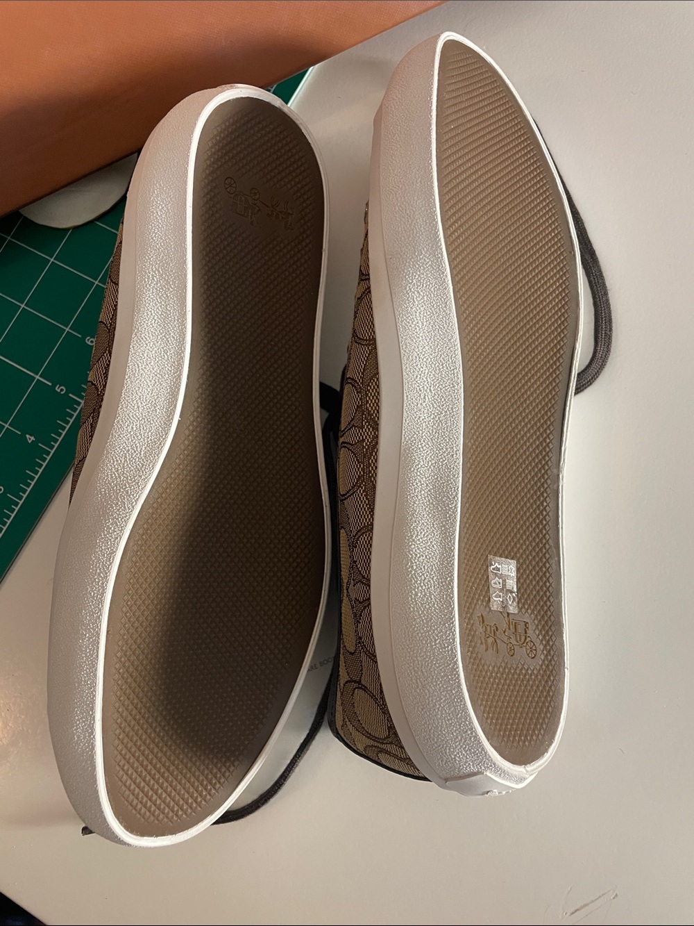 COACH Signature Outline Canvas Empire Low-Top Sneakers (Designer) New In Box! - Picture 4 of 9